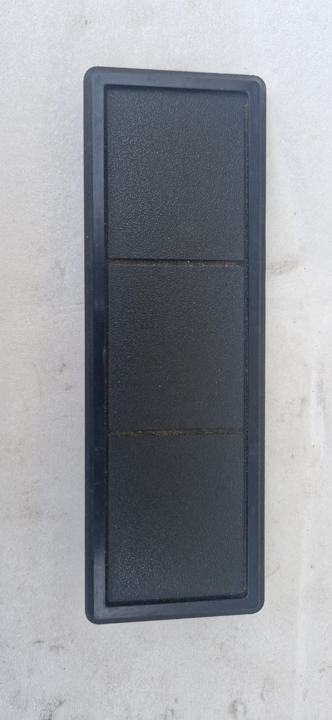 EMBELLECEDOR CUBIERTA PANEL CENTRAL RADIO VW GOLF MK1 REF. 171863267A / Est. 25/18