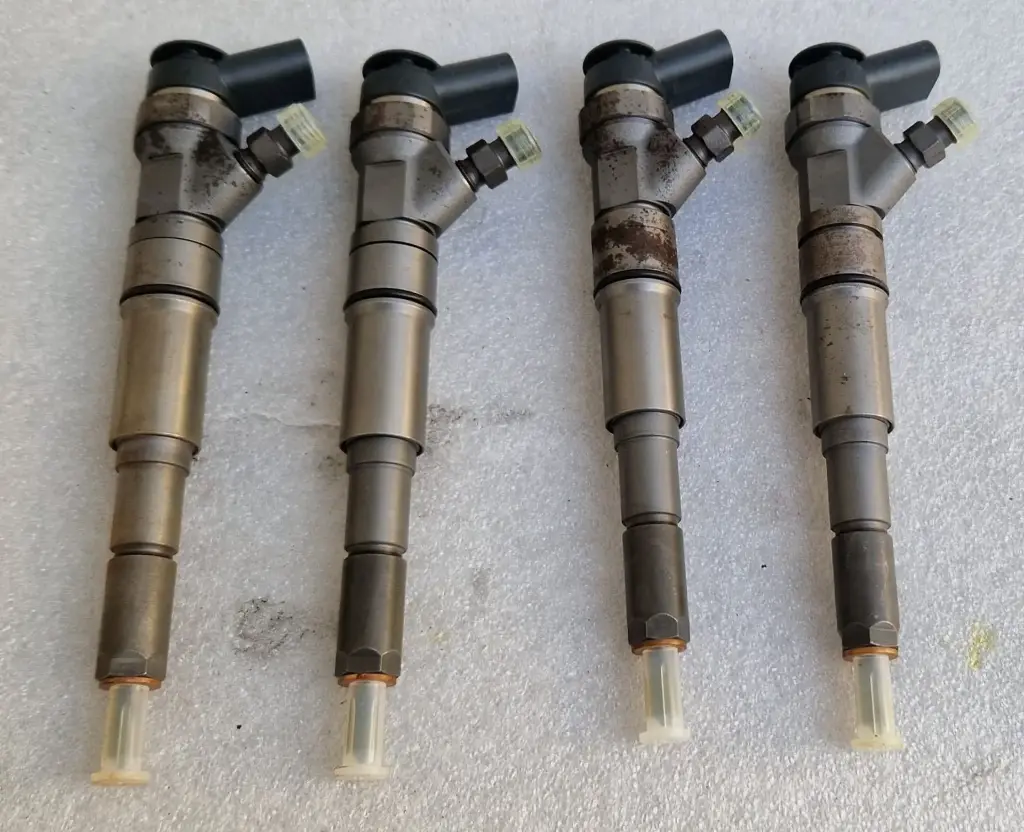 INYECTOR COMMON RAIL BMW 320D 330D REF. 0445110131