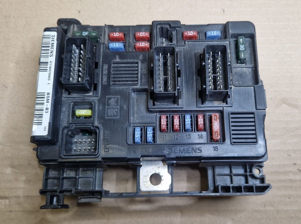 CAJA RELES FUSIBLES GRUPO PSA / FIAT CITROEN PEUGEOT REF. 965061848000 - Est. 25/19