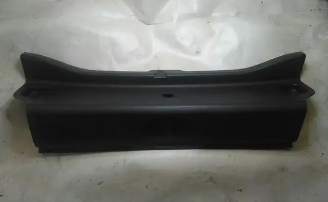 REVESTIMIENTO TRASERO MERCEDES CLASE A W176 REF. A1766900241 ( Est. 25/2 )