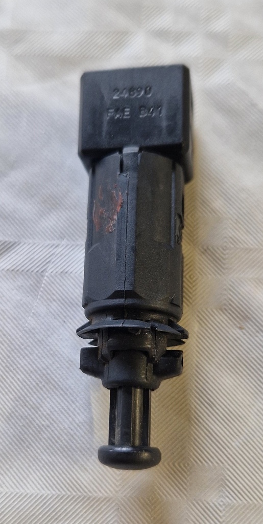 INTERRUPTOR LUCES FRENO  REF. FAE 24980 - DACIA 7700414986 - GM 9160984 - NISSAN 2530000QAB -  OPEL 4414063 / 4500684 - RENAULT 7700414986