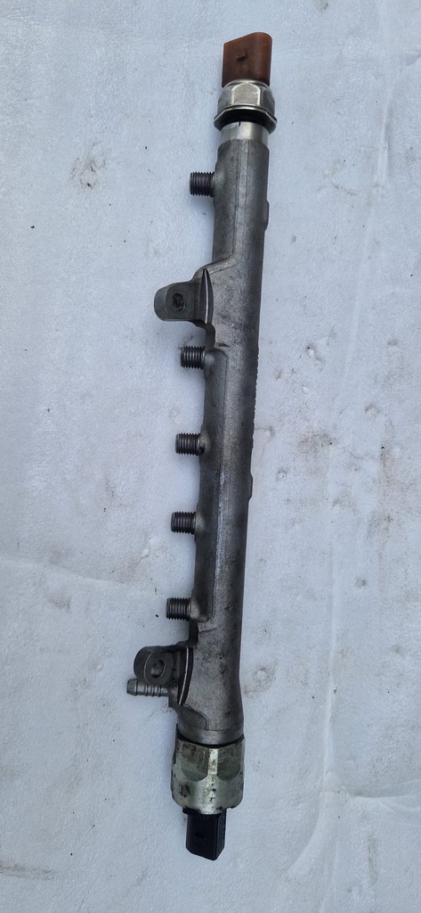 RAMPA INYECCION COMMON RAIL SEAT AUDI VW SKODA REF. 03L130089B Est. 25/18
