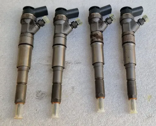 INYECTOR COMMON RAIL BMW 320D 330D REF. 0445110131