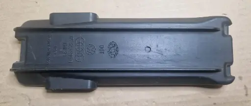 CUBIERTA PILOTO TRASERO GRUPO VAG VW GOLF CABRIO MK1 REFERENCIA 171945285B MARCA HELLA - Est. 25/20