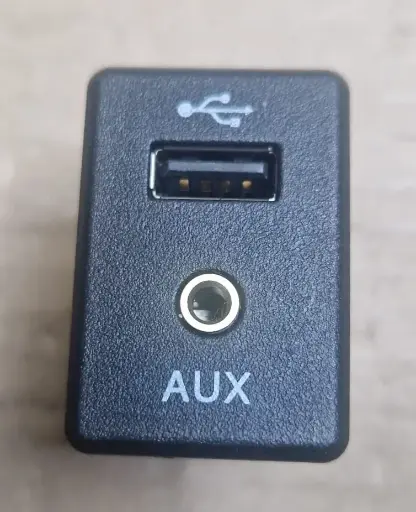 MODULO USB AND AUX JACK MEDIA PORT REF. 795405004 - Est 25/20