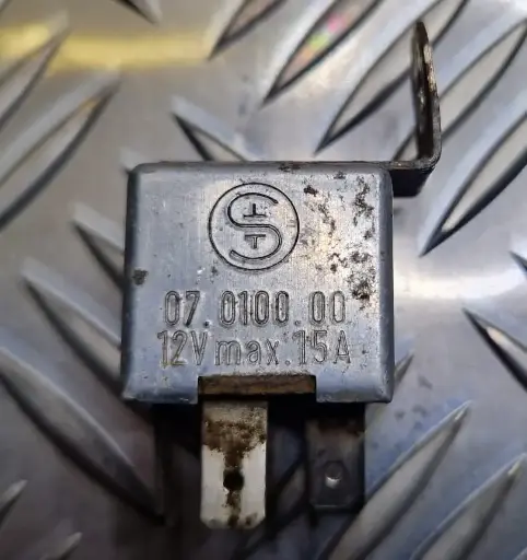 RELE BOMBA GASOLINA GRUPO VAG VW - AUDI REF. 311906061C - Est. 25/20